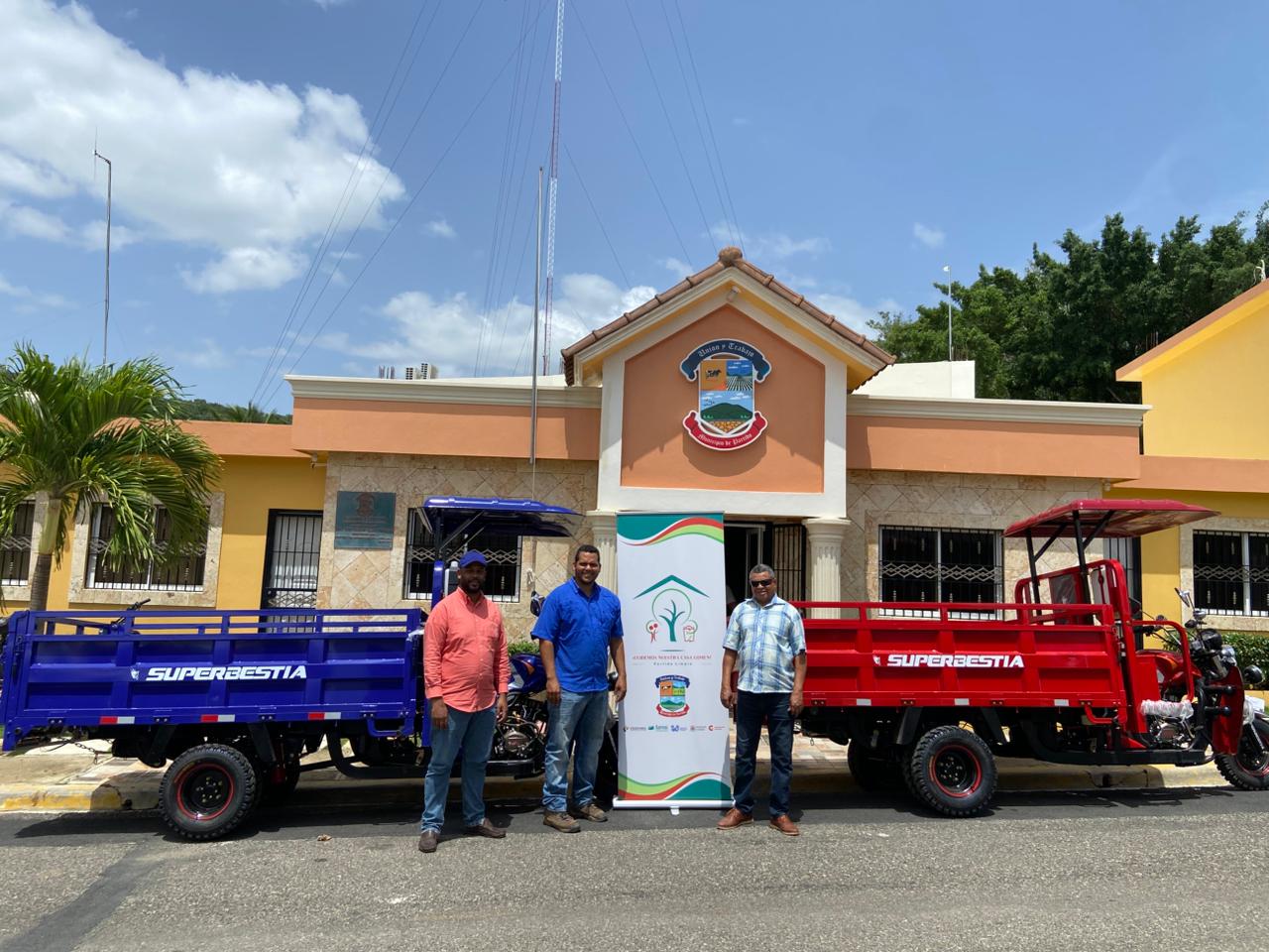 Entrega de dos “Motos Volteos” al Ayuntamiento Municipal de Partido