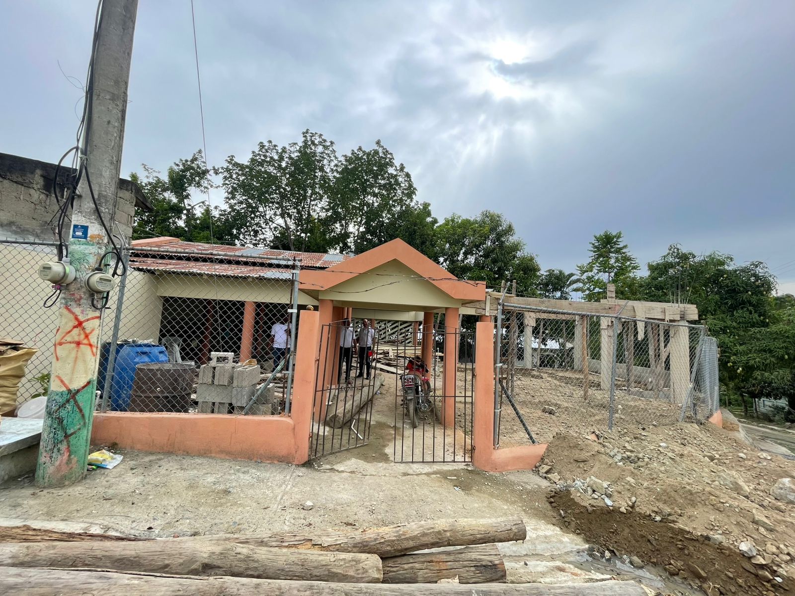 Remozamiento del club de la comunidad Vaca Gorda