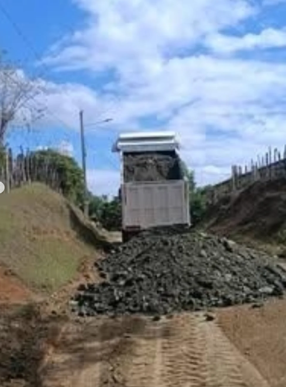 Continúan los trabajos de intervención en la carretera de Los Cerros de Aminilla