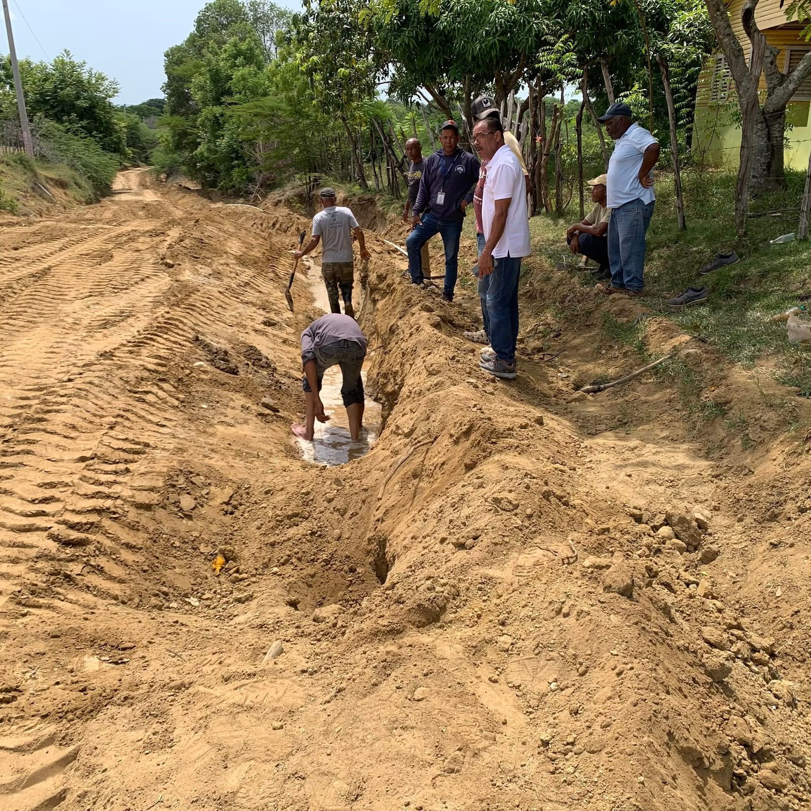 Ayuntamiento Municipal de Partido e INAPA realizan empalme del acueducto en la comunidad de Los Pinitos